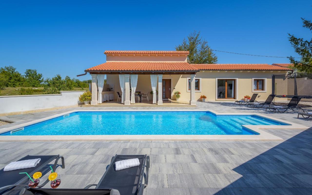 Villa Desapemani Žminj Esterno foto