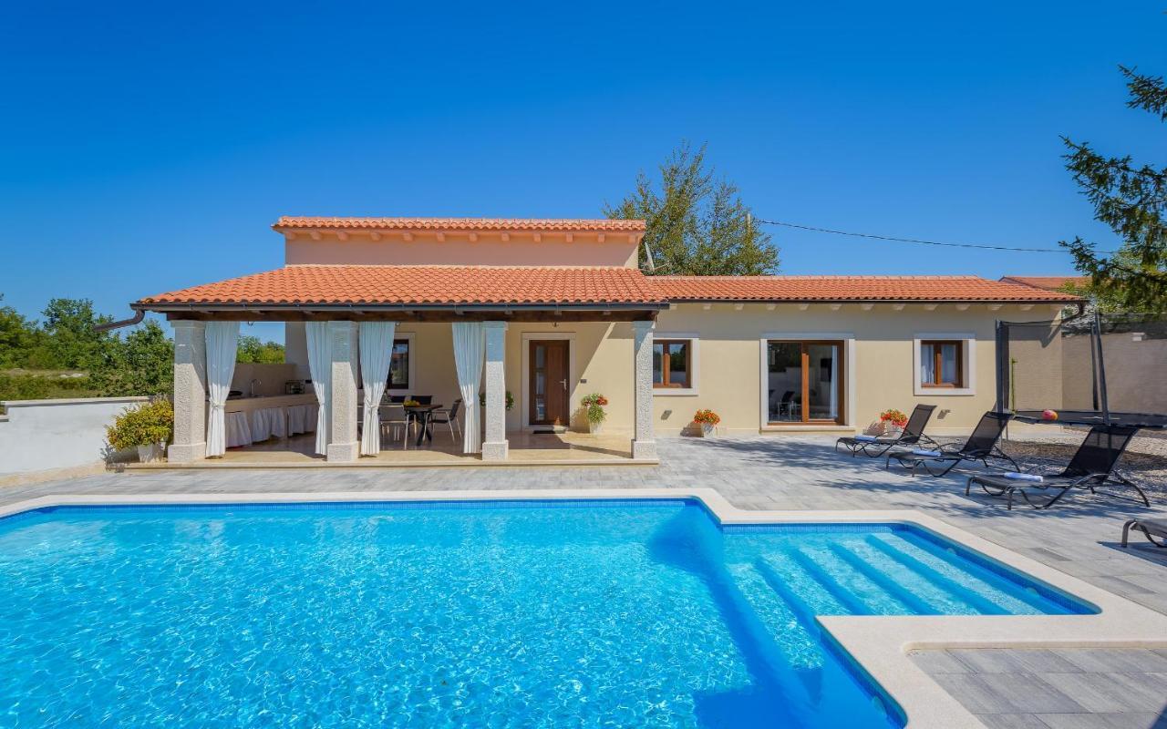 Villa Desapemani Žminj Esterno foto