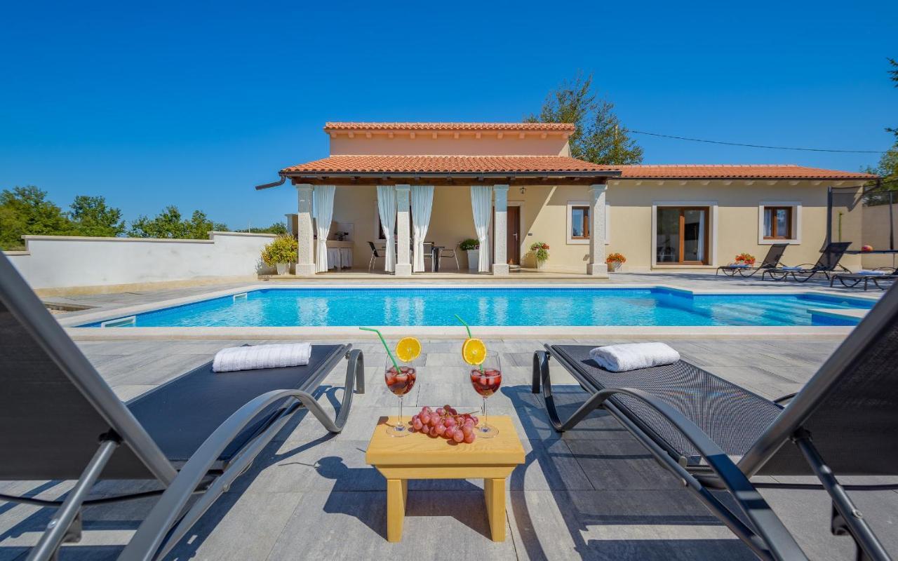 Villa Desapemani Žminj Esterno foto