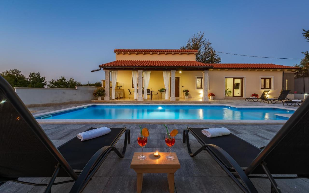 Villa Desapemani Žminj Esterno foto