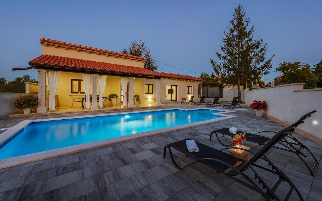 Villa Desapemani Žminj Esterno foto