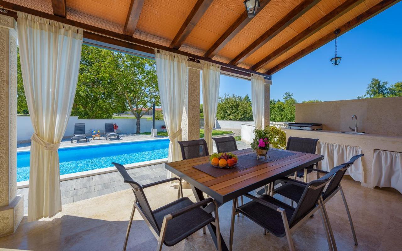 Villa Desapemani Žminj Esterno foto
