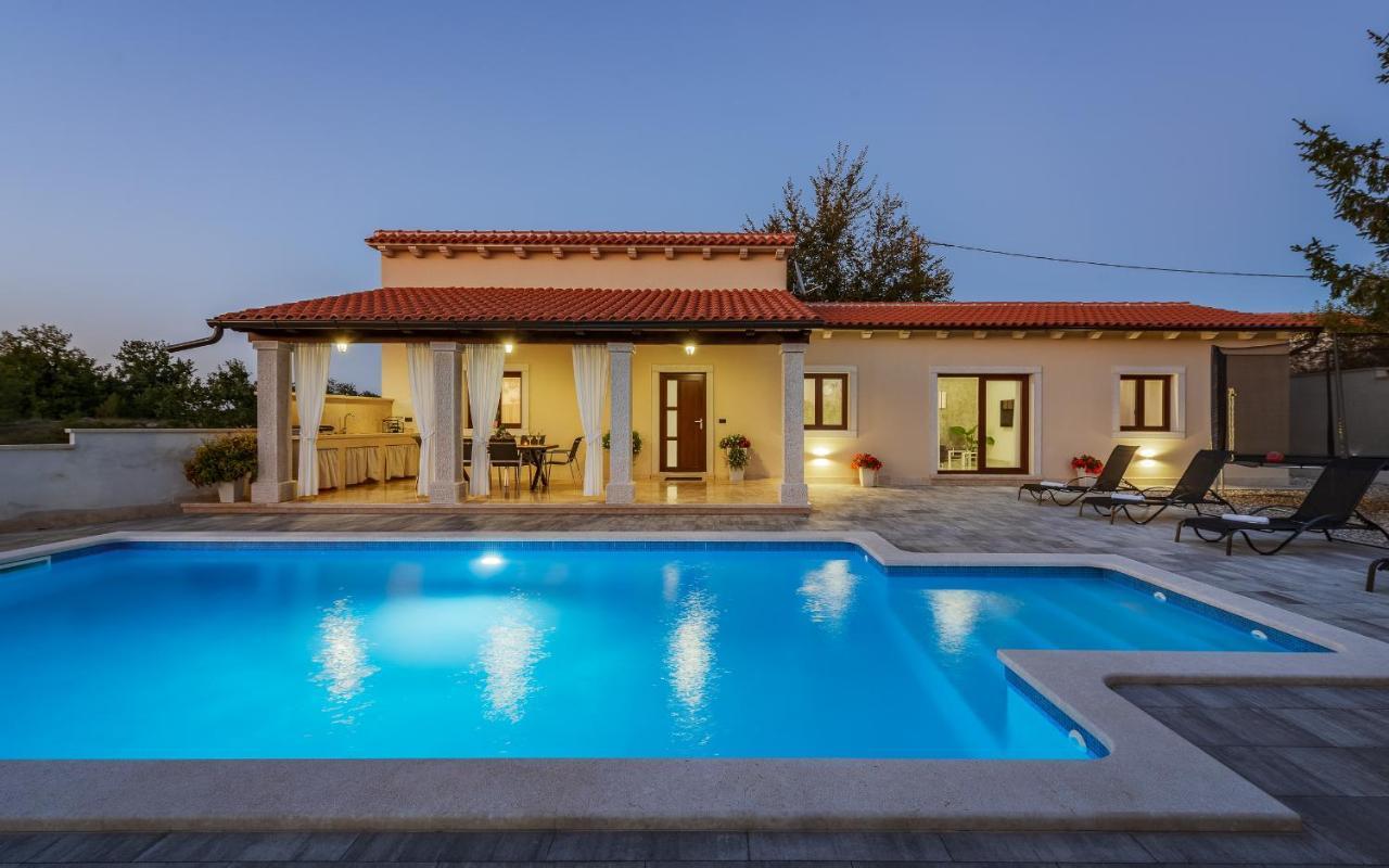 Villa Desapemani Žminj Esterno foto