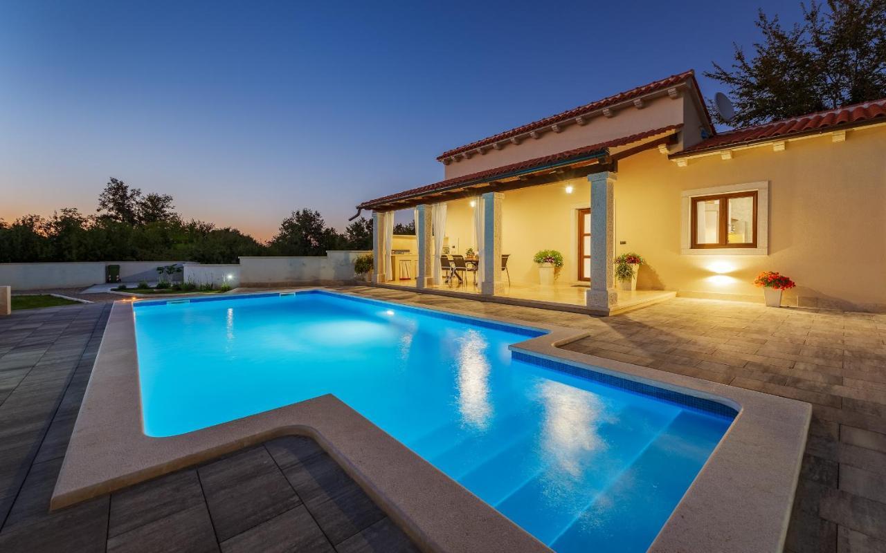 Villa Desapemani Žminj Esterno foto